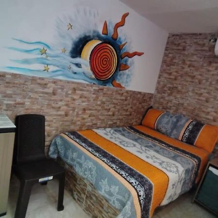 San Andres Vive Paradise Habitaciones Con Bano Privado A 80Mts De La Playa Principal Exterior photo